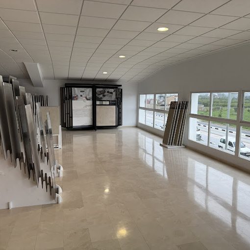 grosse Auswahl an fliesen bei Peter Feld in pego